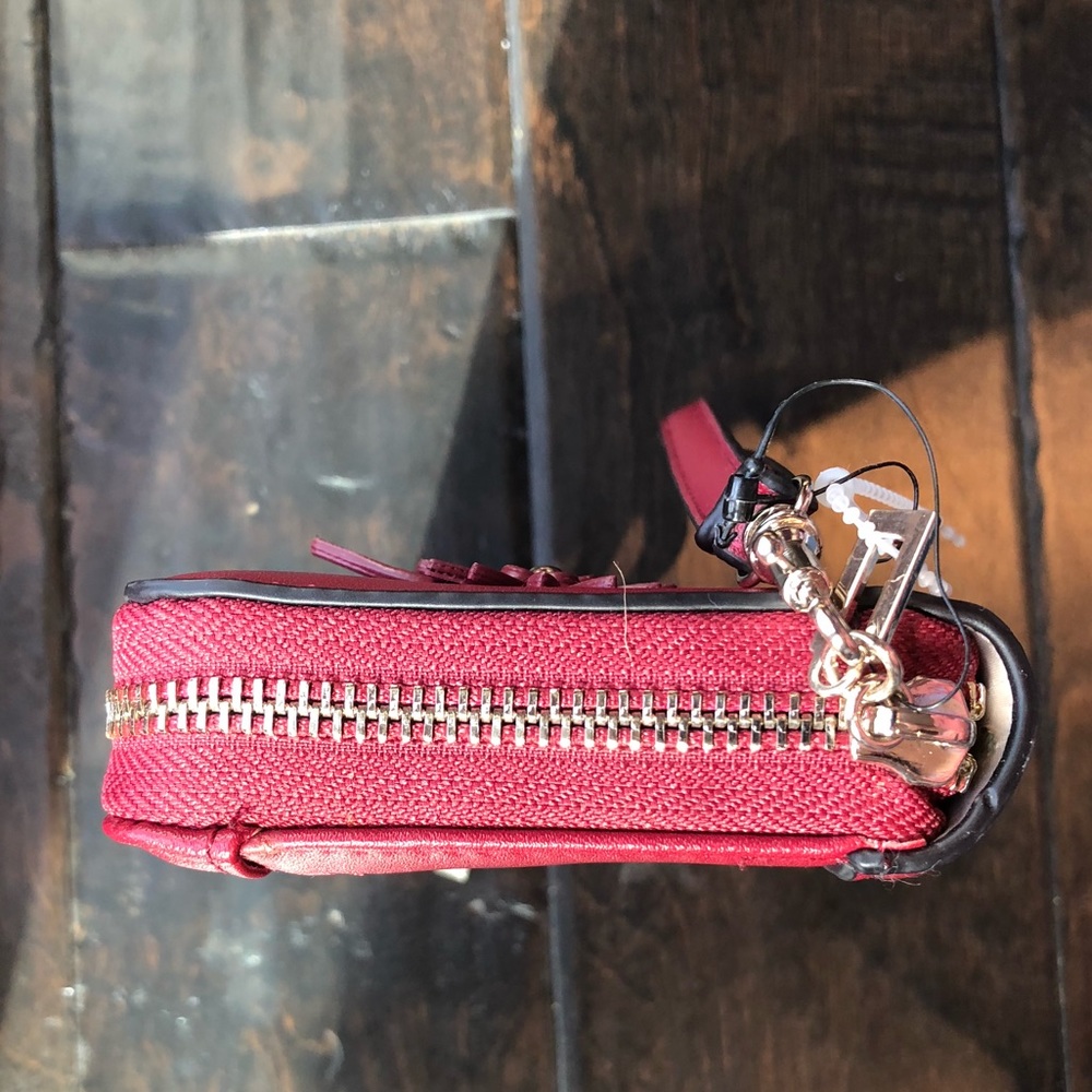 Guess Wristlet - Picture 4 of 4